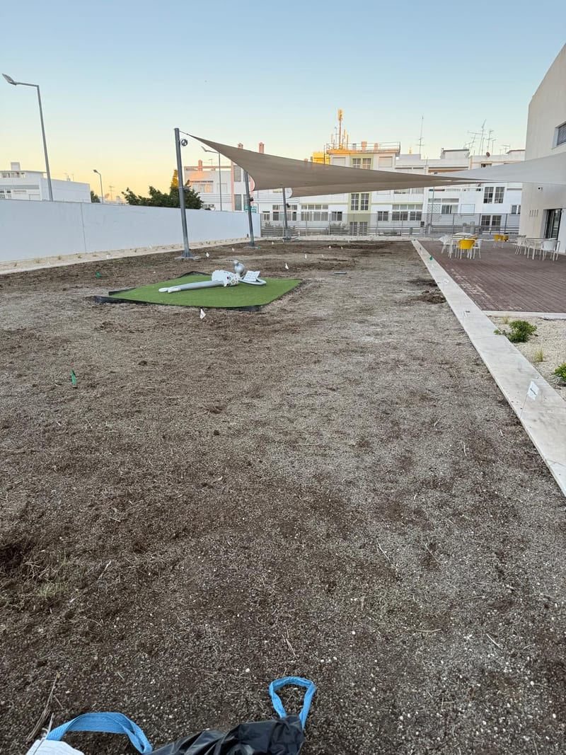 Terreno antes da instalação de relva